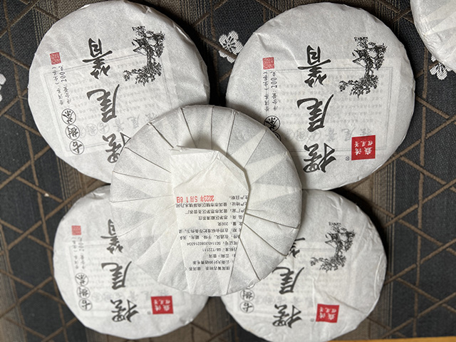 图为2023年摆尾箐古树小饼