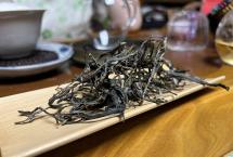 茶农连1克都不让多拿！2025易武薄荷塘二类高杆品鉴实录：这口感太顶了