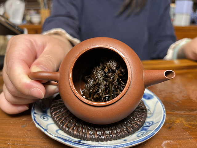 图为80年代末下关双飞红印铁饼