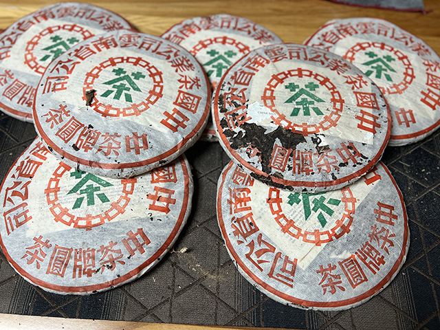 图为2002年201批绿印圆茶