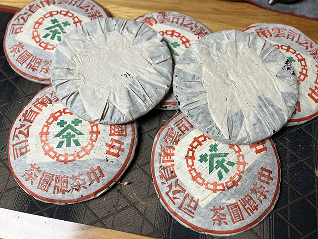 图为2002年201批绿印圆茶