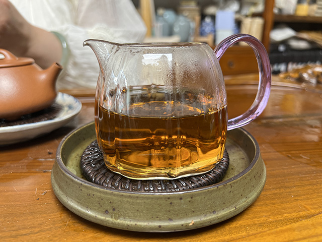 图为80年代末大红印圆茶