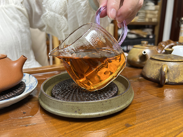 图为80年代末大红印圆茶