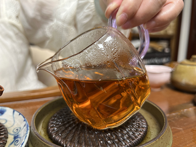 图为80年代末大红印圆茶