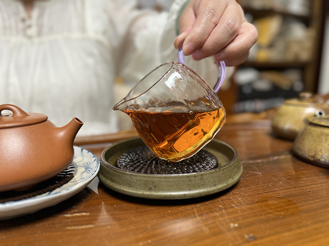 图为80年代末大红印圆茶