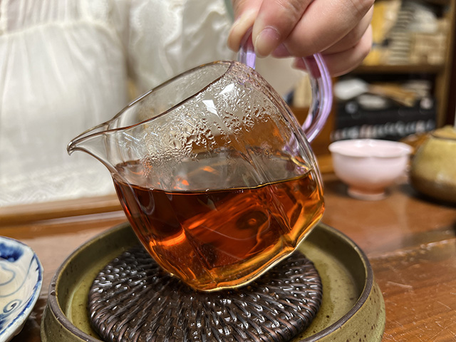 图为80年代末大红印圆茶