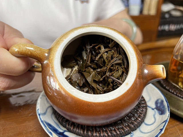 图为2005年天茗501批红丝带易武正山小金瓜茶