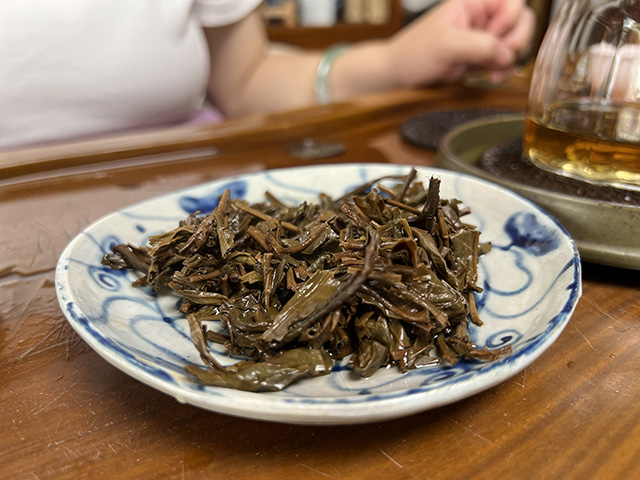 图为2005年天茗501批红丝带易武正山小金瓜茶
