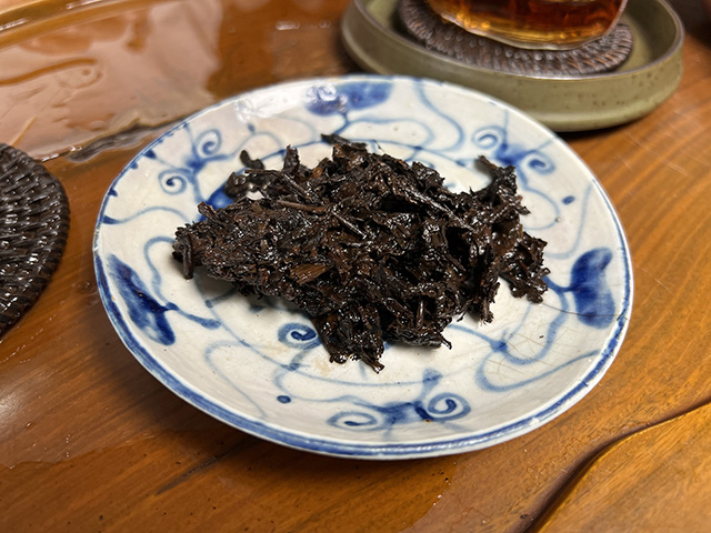 图为80年代鸿泰昌云南七子饼茶熟茶