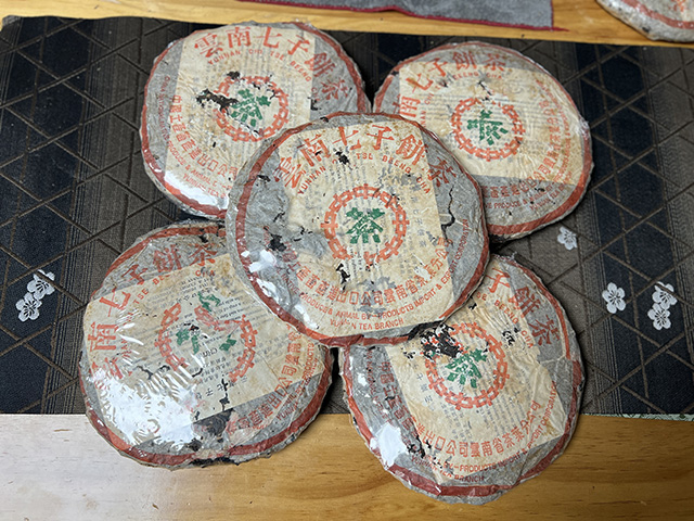 图为1999年傣文青饼