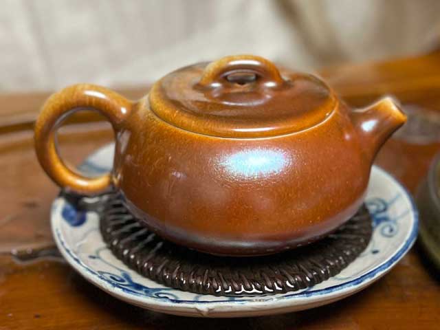 图为鸿福茶厂刮风寨绿大树易武正山古树茶