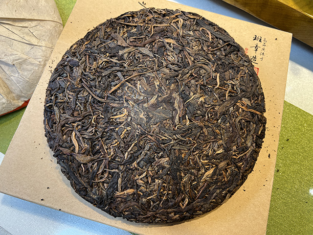 图为2000年易武老树圆茶