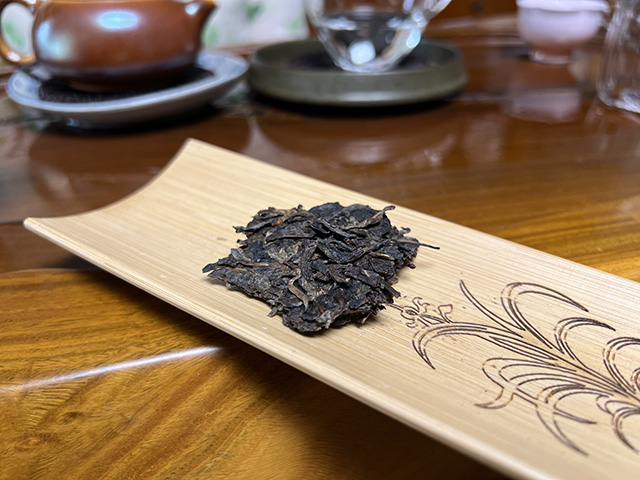 图为2000年易武老树圆茶