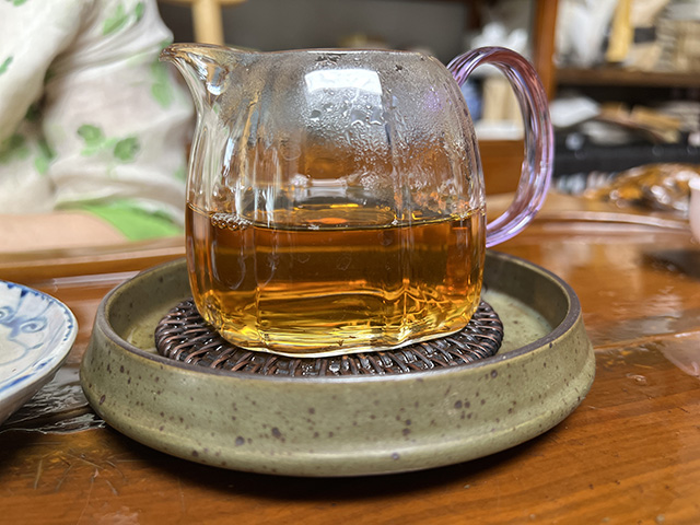图为2000年易武老树圆茶