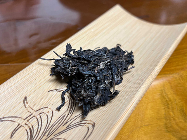 图为益木堂2018年11丈易武茶