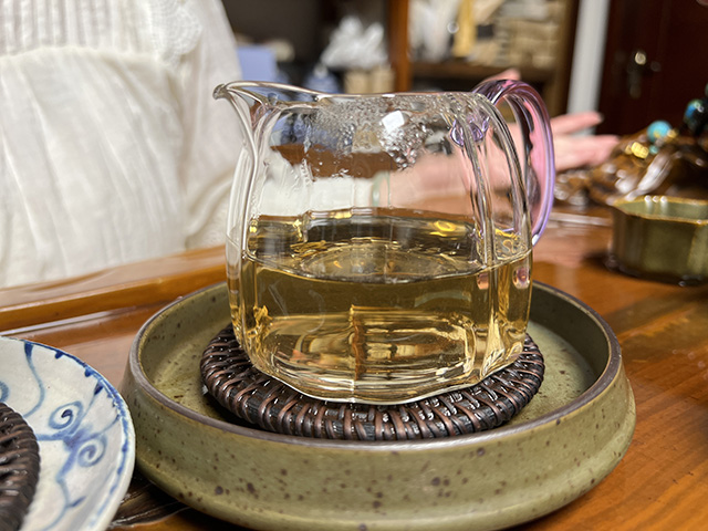 图为益木堂2018年11丈易武茶