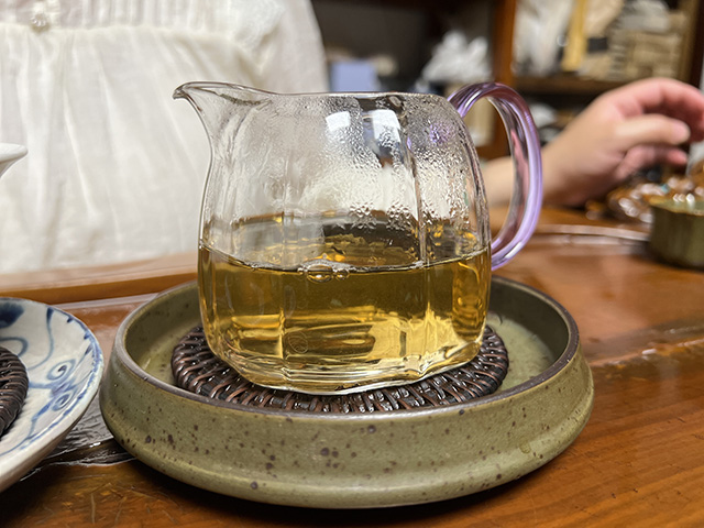 图为益木堂2018年11丈易武茶