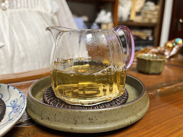 图为益木堂2018年11丈易武茶