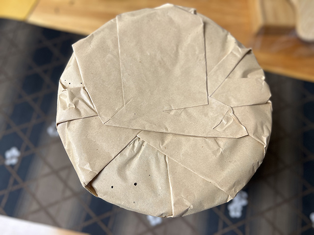 图为80年代鸿泰昌远年七子饼茶熟茶