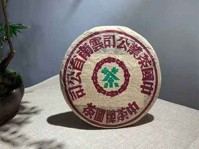 图为90年代1999年玫瑰绿易武青饼
