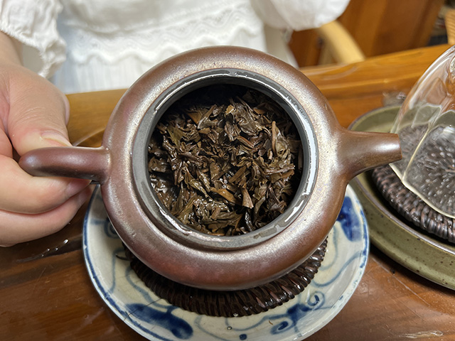 图为1999年玫瑰绿班章青饼