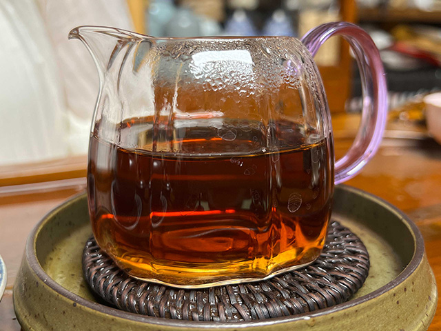 图为80年代鸿泰昌远年七子饼青饼