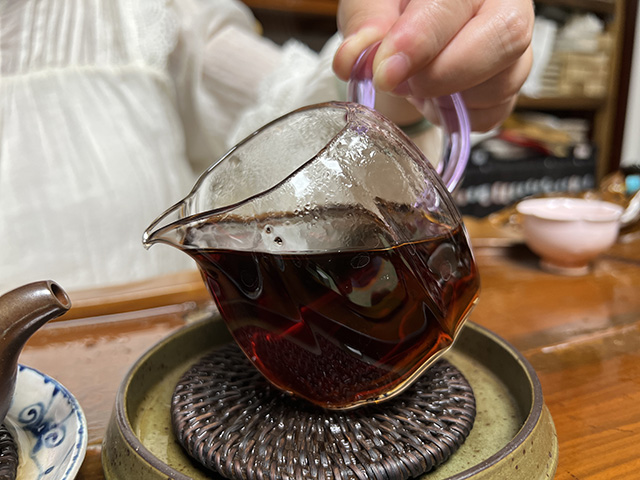 图为80年代鸿泰昌远年七子饼青饼
