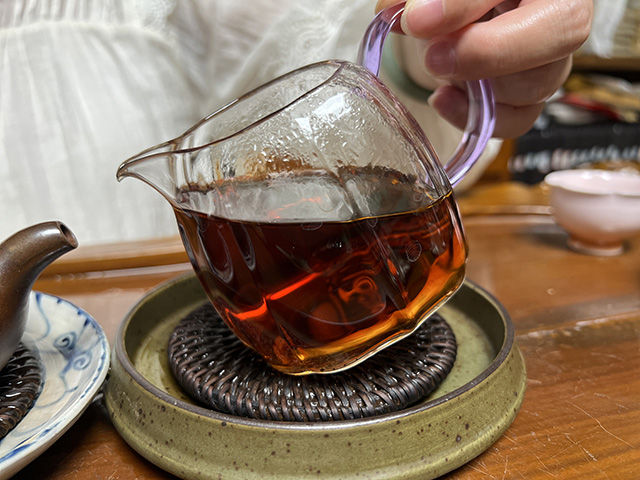 图为80年代鸿泰昌远年七子饼青饼