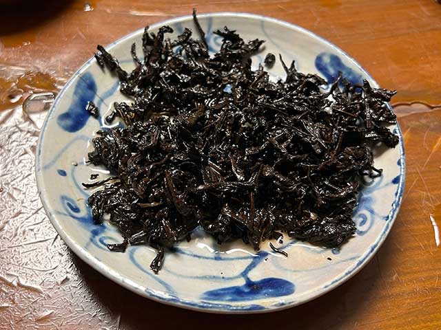 图为80年代鸿泰昌远年七子饼青饼