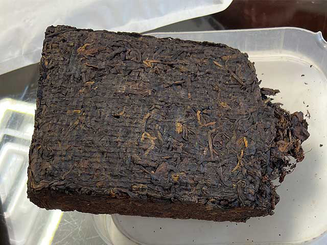 图为1996年玫瑰熟砖云南普洱茶砖