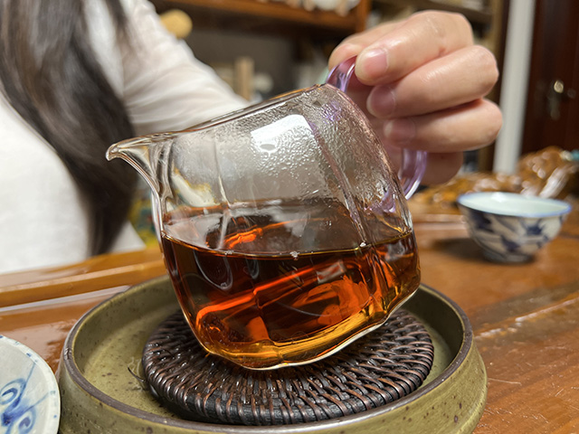 图为1996年玫瑰熟砖云南普洱茶砖