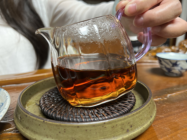 图为1996年玫瑰熟砖云南普洱茶砖