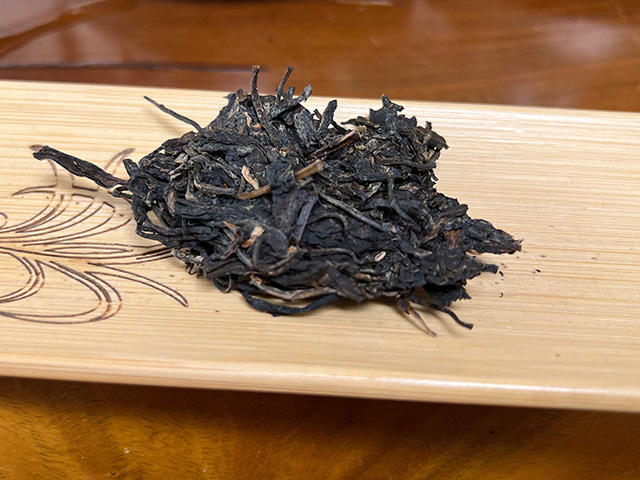 图为2010年易武刮风寨茶王树古树茶