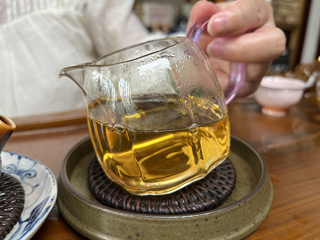 图为2010年易武刮风寨茶王树古树茶