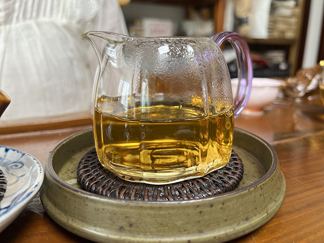 图为2010年易武刮风寨茶王树古树茶