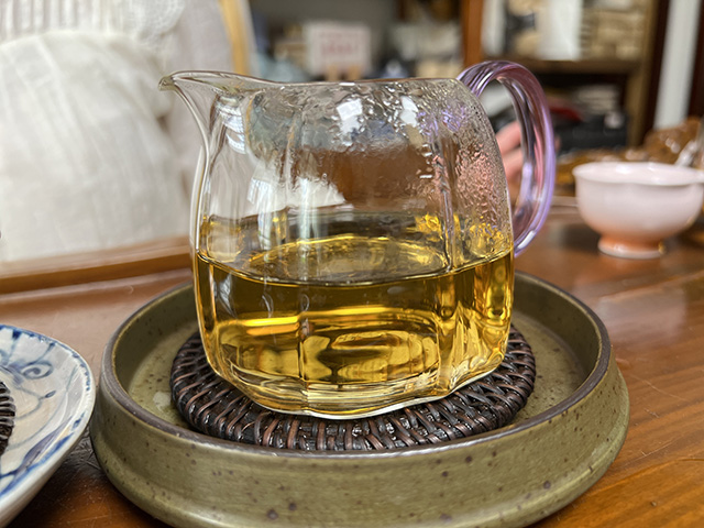 图为2010年易武刮风寨茶王树古树茶