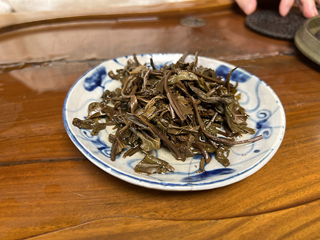 图为2010年易武刮风寨茶王树古树茶