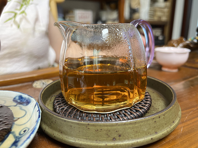 图为1986年凤庆边销砖
