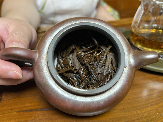 图为2003年易昌号易武青饼极品400克大饼
