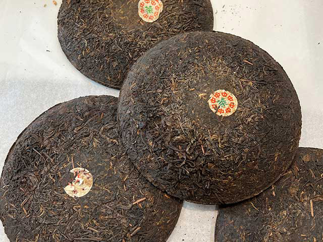 图为80年代广云贡饼干仓老茶