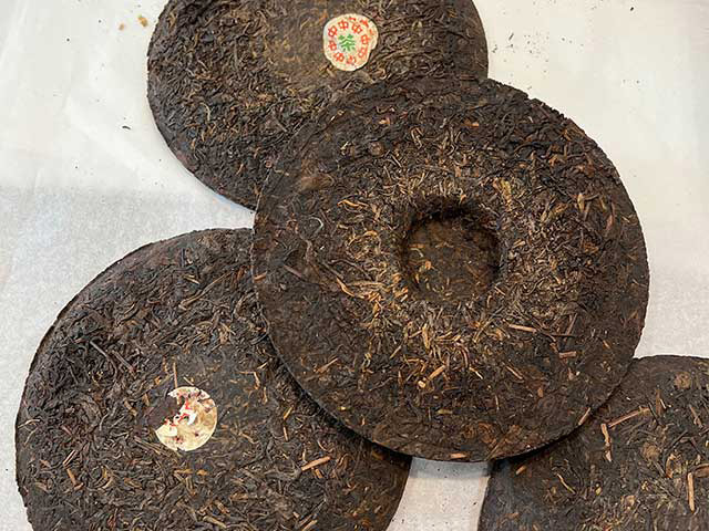 图为80年代广云贡饼干仓老茶