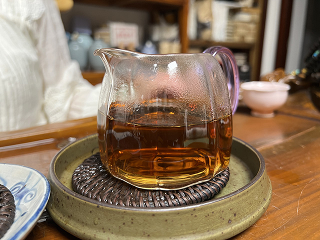 图为80年代广云贡饼干仓老茶