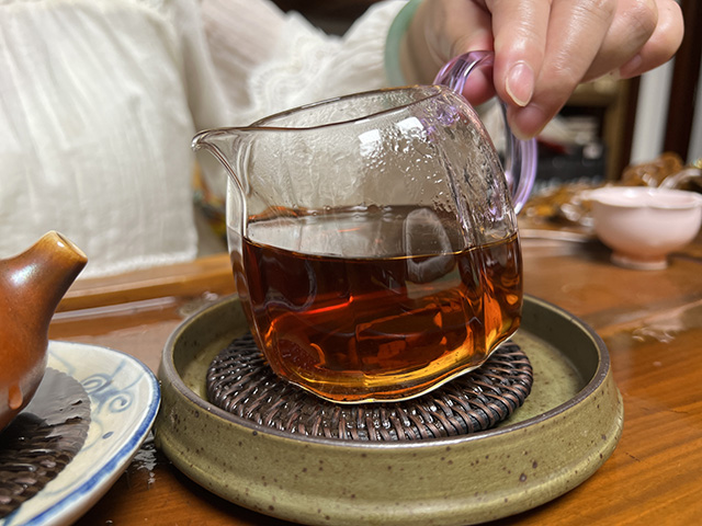 图为80年代广云贡饼干仓老茶