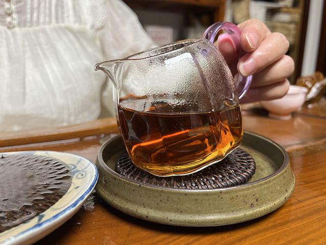 图为80年代广云贡饼干仓老茶