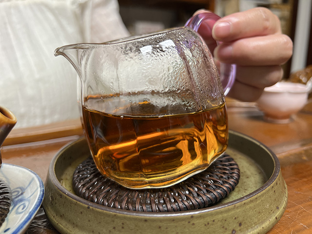 图为80年代广云贡饼干仓老茶