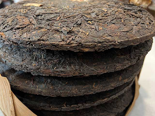 图为80年代广云贡饼干仓老茶