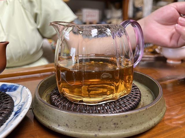 图为昆明仓1995年绿印青饼勐宋茶