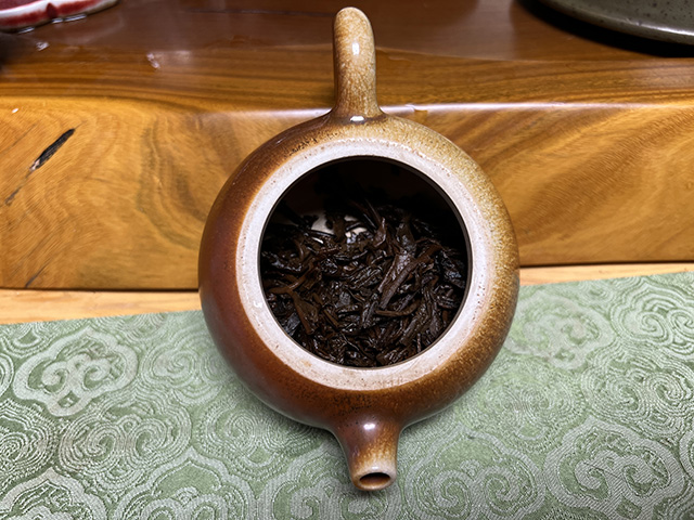 图为1999年勐海茶厂绿大树茶柱