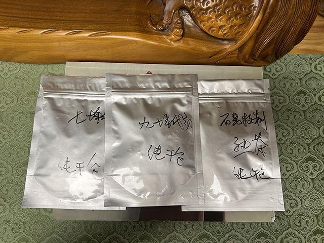 图为沪上老茶人样品90年代初老生茶