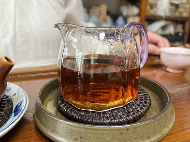 图为沪上老茶人样品90年代初老生茶
